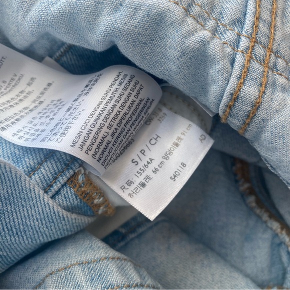 Levi’s Premium Women’s Short Bib Overalls Light Blue Denim Romper Size Small - Picture 6 of 10